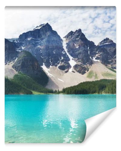 Beautiful turquoise waters of the Moraine lake