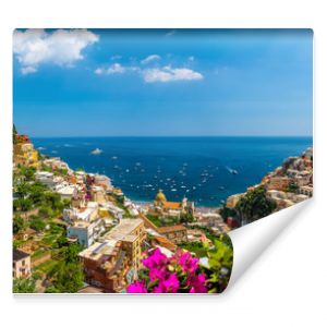 Krajobraz z miastem Positano na słynnym wybrzeżu amalfi we Włoszech