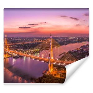 Widok na panoramę Bangkoku z mostami Bhumibol