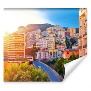 Kolorowa ulica i architektura widoku na mgłę słońca w Monako