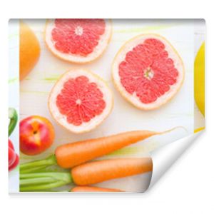 kolaż owoce i warzywa w kolorach tęczy