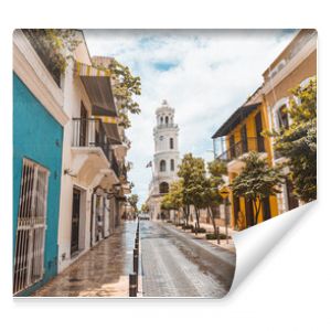 Spokojna ulica w strefie kolonialnej Santo Domingo na Dominikanie