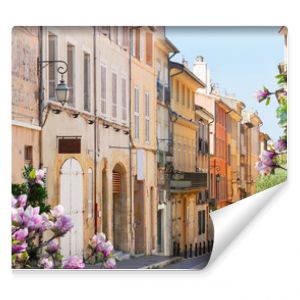 stara ulica miasta Aix en Provence na wiosnę we Francji