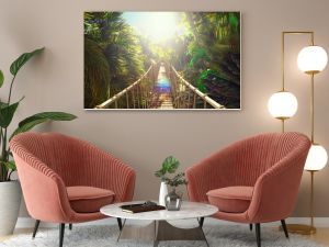 Drewniany most nad zieloną dżunglą Zielone drzewa w dżungli i palmy z błękitnym niebem i jasnym słońcem Renderowanie 3D