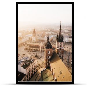 Kraków Bazylika Mariacka i Sukiennice Panorama z powietrza Zachód Słońca
