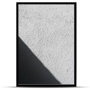 Biała ściana z fakturą oraz światło cieniami, jasne tło i tekstura.