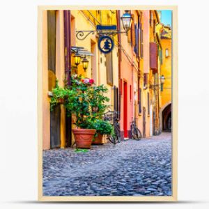 Przytulna wąska uliczka w Ferrara EmiliaRomagna Włochy Ferrara jest stolicą prowincji Ferrara