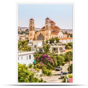 Widok na miasto Pafos na Cyprze Pafos jest znane jako centrum starożytnej historii i kultury wyspy. Jest bardzo popularne