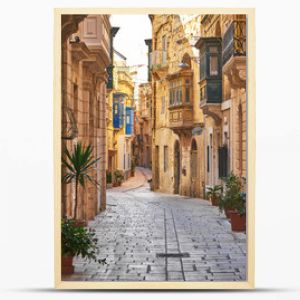 Chodząca brukowana ulica w mieście Birgu na Malcie