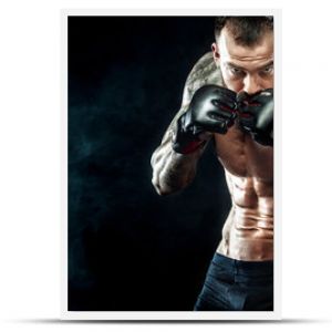 Bokser sportowca walczący na czarnym tle Kopiuj przestrzeń Koncepcja sportu bokserskiego