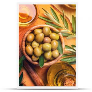 Green olives, oil and leaves