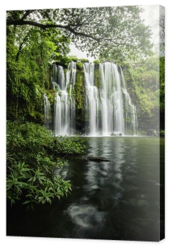 Llanos de Cortez Waterfall-Pond