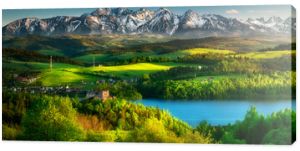 Widok z Pienin na Tatry na Jezioro Czorsztyńskie i źródło Zamku Czorsztyńskiego Widok z pienin na tatry jezioro