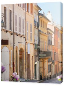 stara ulica miasta Aix en Provence na wiosnę we Francji