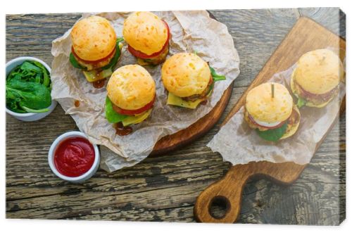 mini hamburgers with herbs and sauce