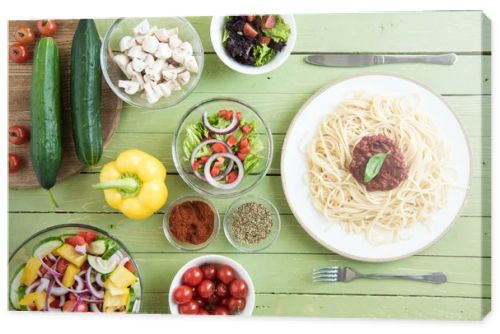 Spaghetti and fresh vegetables 