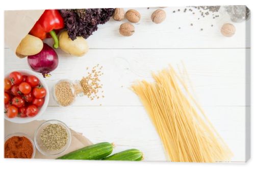 Raw spaghetti and vegetables 