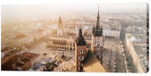 Kraków Bazylika Mariacka i Sukiennice Panorama z powietrza Zachód Słońca